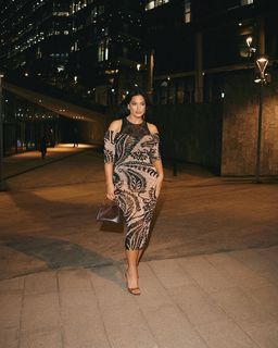 Ashley Graham feet photo thumbnail