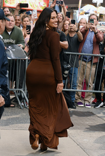 Ashley Graham feet photo thumbnail