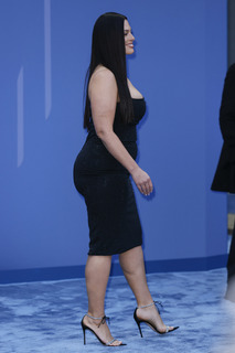 Ashley Graham feet photo thumbnail