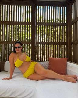 Ashley Graham feet photo thumbnail