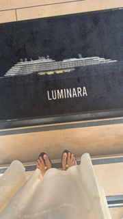 Ashley Graham feet photo thumbnail