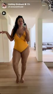 Ashley Graham feet photo thumbnail