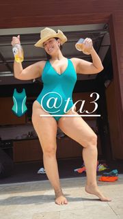 Ashley Graham feet photo thumbnail