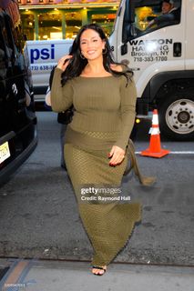 Ashley Graham feet photo thumbnail