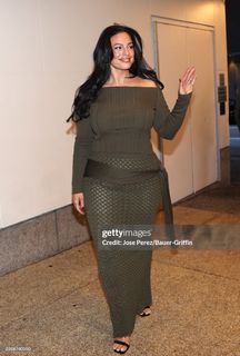 Ashley Graham feet photo thumbnail