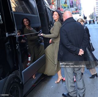 Ashley Graham feet photo thumbnail