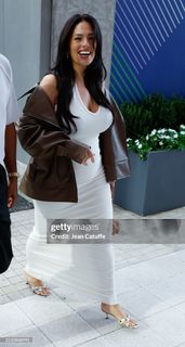 Ashley Graham feet photo thumbnail