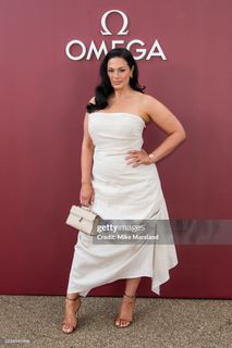 Ashley Graham feet photo thumbnail