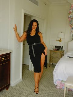 Ashley Graham feet photo thumbnail