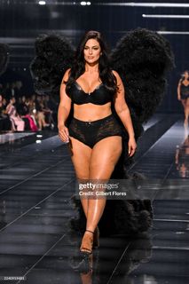 Ashley Graham feet photo thumbnail