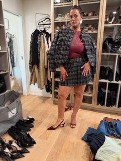 Ashley Graham feet photo thumbnail