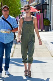 Ashley Greene feet photo thumbnail