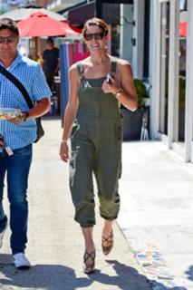 Ashley Greene feet photo thumbnail