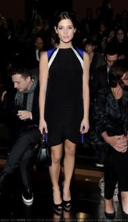 Ashley Greene feet photo thumbnail