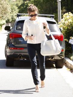 Ashley Greene feet photo thumbnail