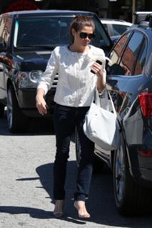 Ashley Greene feet photo thumbnail