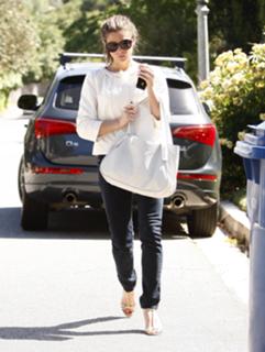 Ashley Greene feet photo thumbnail