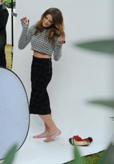 Ashley Greene feet photo thumbnail