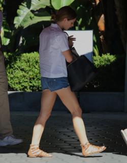 Ashley Greene feet photo thumbnail