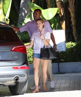 Ashley Greene feet photo thumbnail