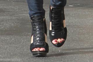 Ashley Greene feet photo thumbnail