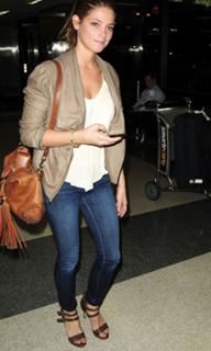 Ashley Greene feet photo thumbnail