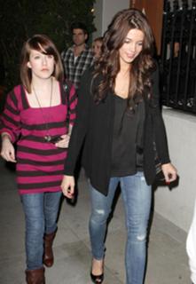 Ashley Greene feet photo thumbnail