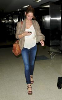 Ashley Greene feet photo thumbnail