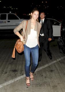 Ashley Greene feet photo thumbnail