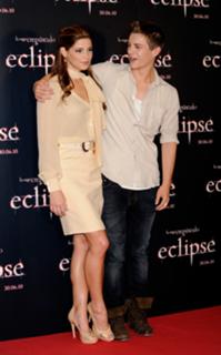 Ashley Greene feet photo thumbnail