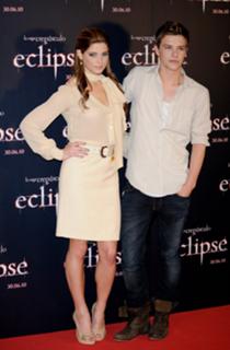 Ashley Greene feet photo thumbnail