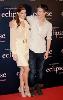 Ashley Greene feet photo thumbnail