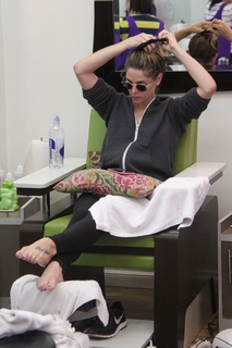 Ashley Greene feet photo thumbnail