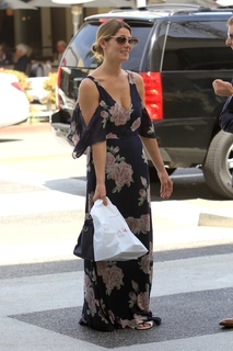 Ashley Greene feet photo thumbnail