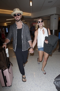 Ashley Greene feet photo thumbnail