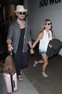 Ashley Greene feet photo thumbnail