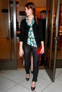 Ashley Greene feet photo thumbnail