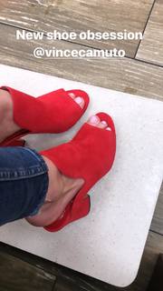 Ashley Greene feet photo thumbnail