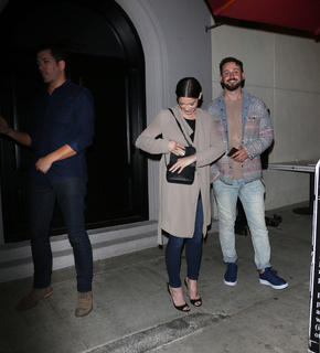 Ashley Greene feet photo thumbnail