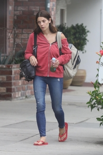 Ashley Greene feet photo thumbnail