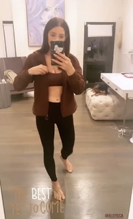Ashley Greene feet photo thumbnail