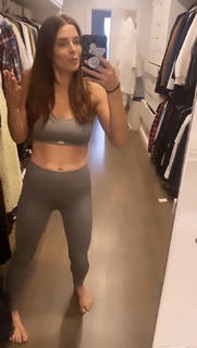 Ashley Greene feet photo thumbnail