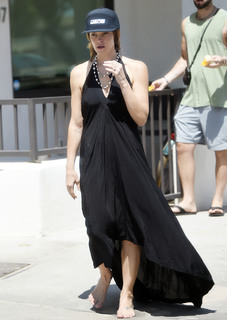 Ashley Greene feet photo thumbnail
