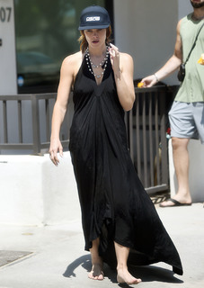 Ashley Greene feet photo thumbnail