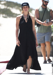 Ashley Greene feet photo thumbnail