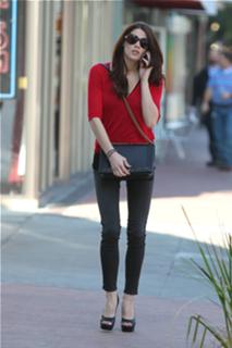 Ashley Greene feet photo thumbnail