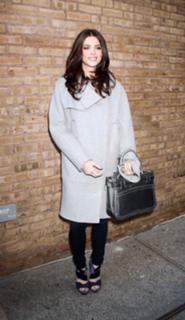 Ashley Greene feet photo thumbnail