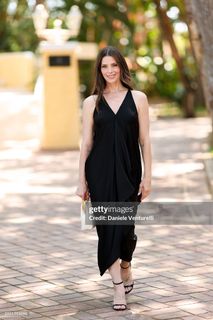Ashley Greene feet photo thumbnail
