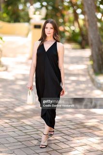 Ashley Greene feet photo thumbnail
