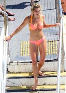 Ashley Hart feet photo 2